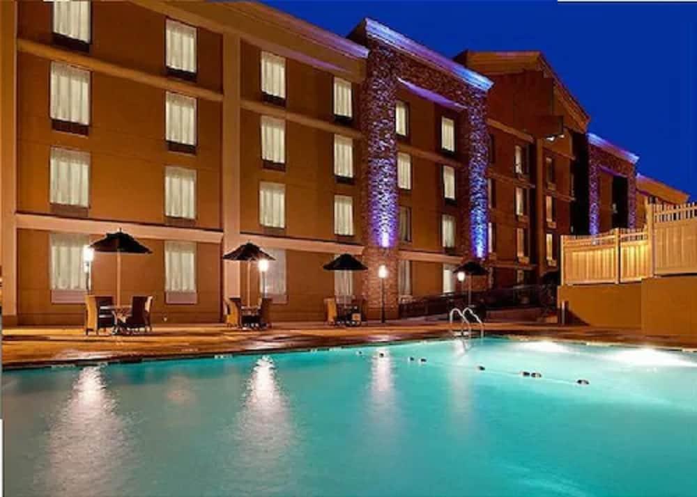 Days Hotel By Wyndham נורת' ברגן מראה חיצוני תמונה