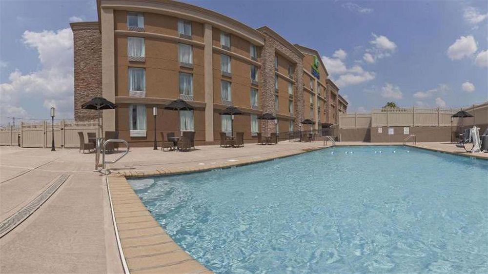Days Hotel By Wyndham נורת' ברגן מראה חיצוני תמונה