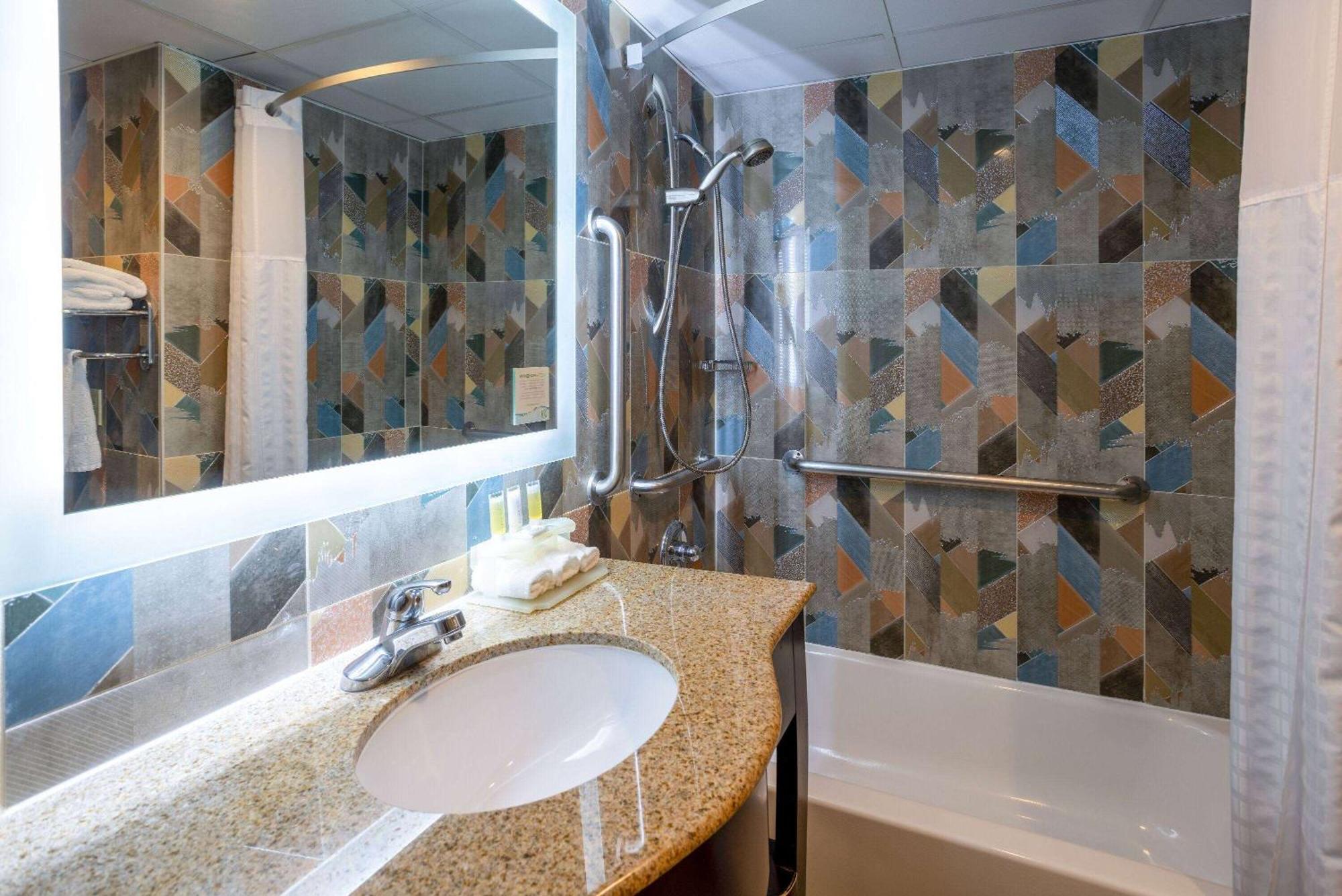 Days Hotel By Wyndham נורת' ברגן מראה חיצוני תמונה