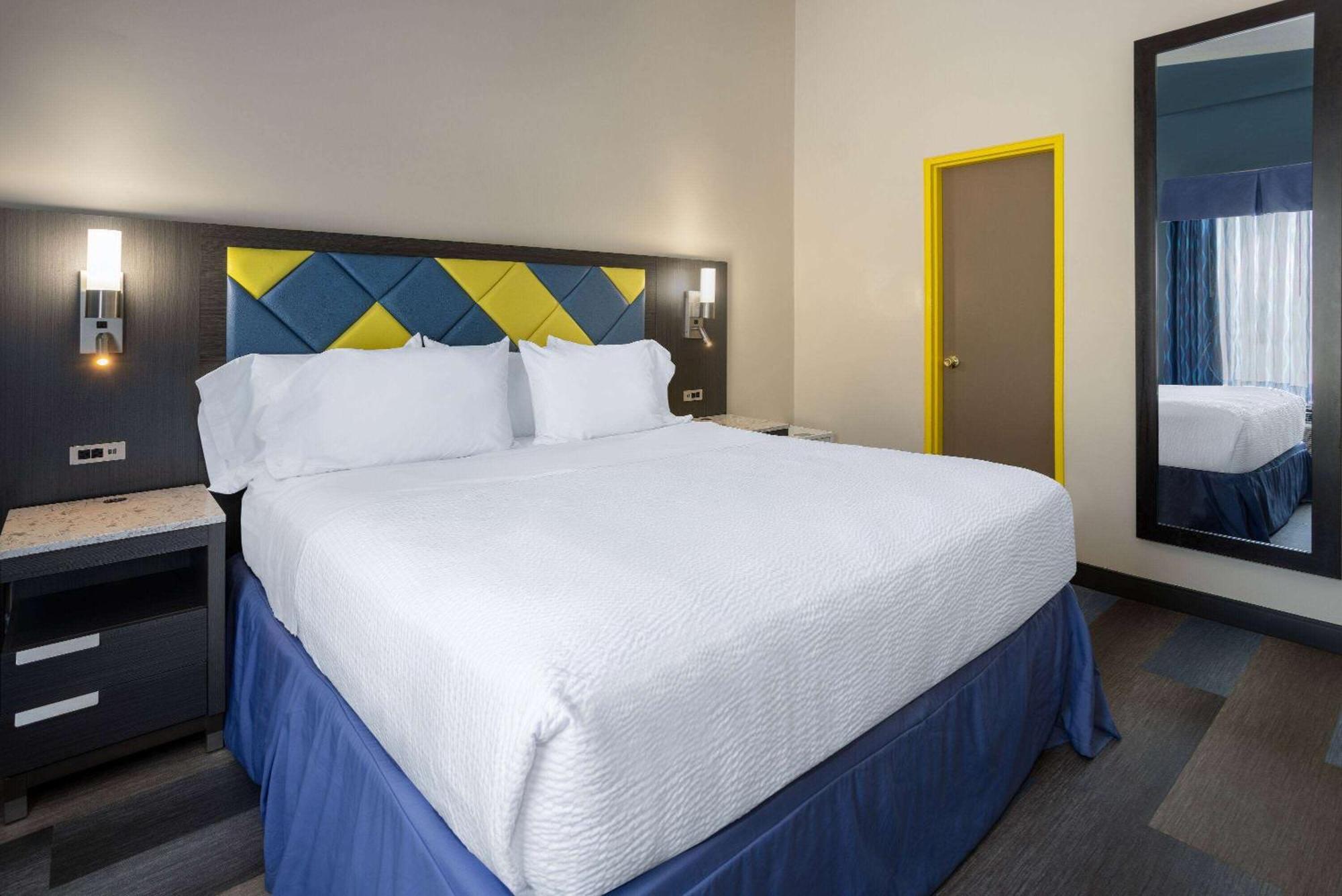 Days Hotel By Wyndham נורת' ברגן מראה חיצוני תמונה