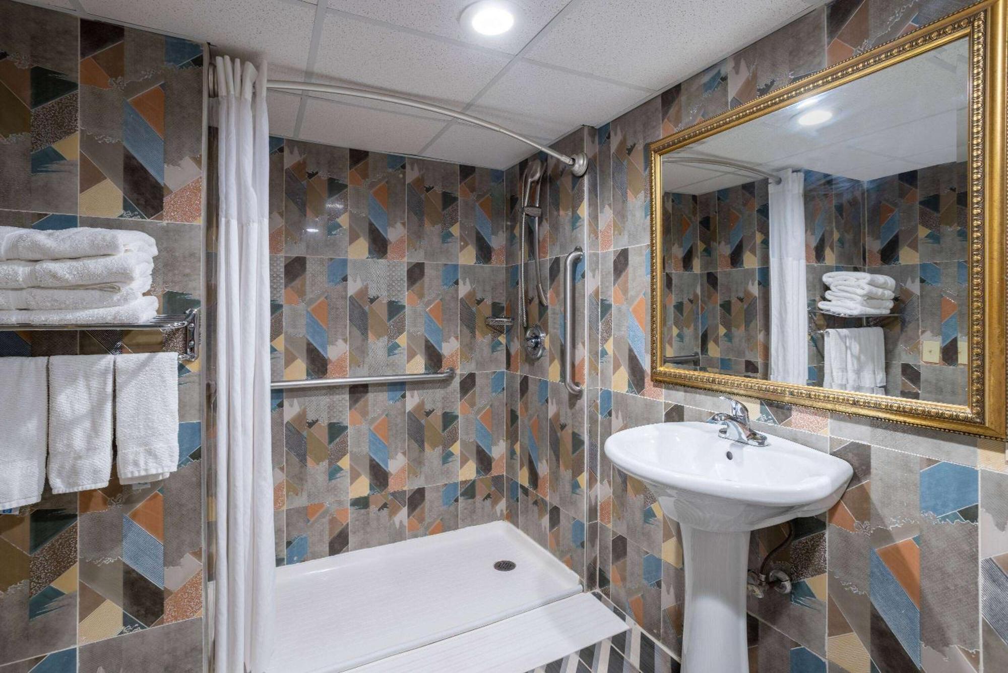 Days Hotel By Wyndham נורת' ברגן מראה חיצוני תמונה