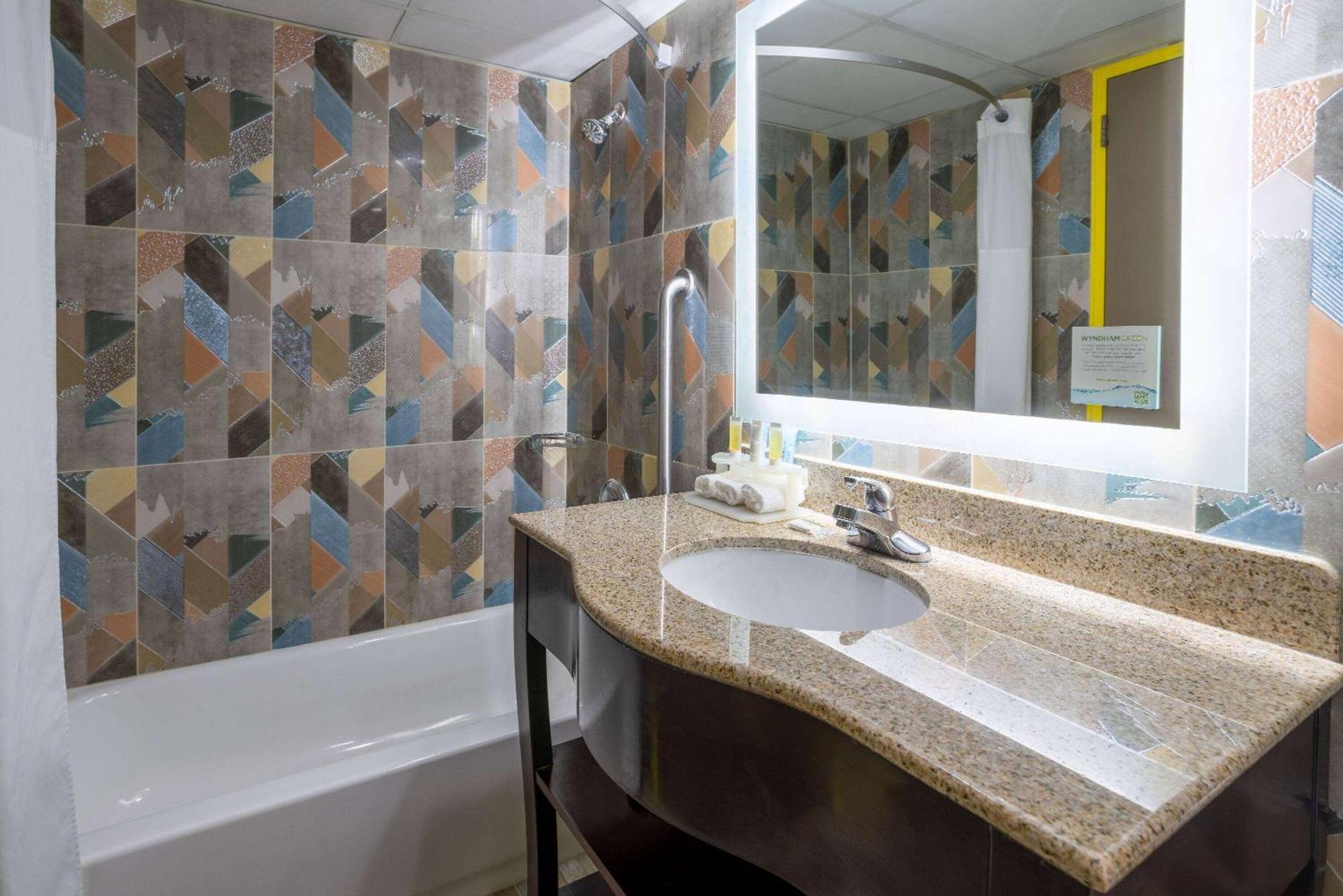Days Hotel By Wyndham נורת' ברגן מראה חיצוני תמונה