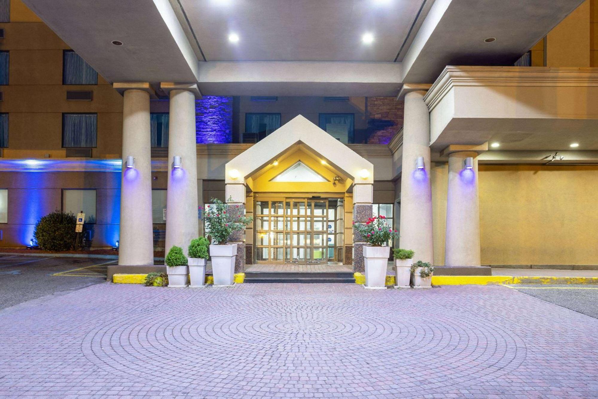 Days Hotel By Wyndham נורת' ברגן מראה חיצוני תמונה