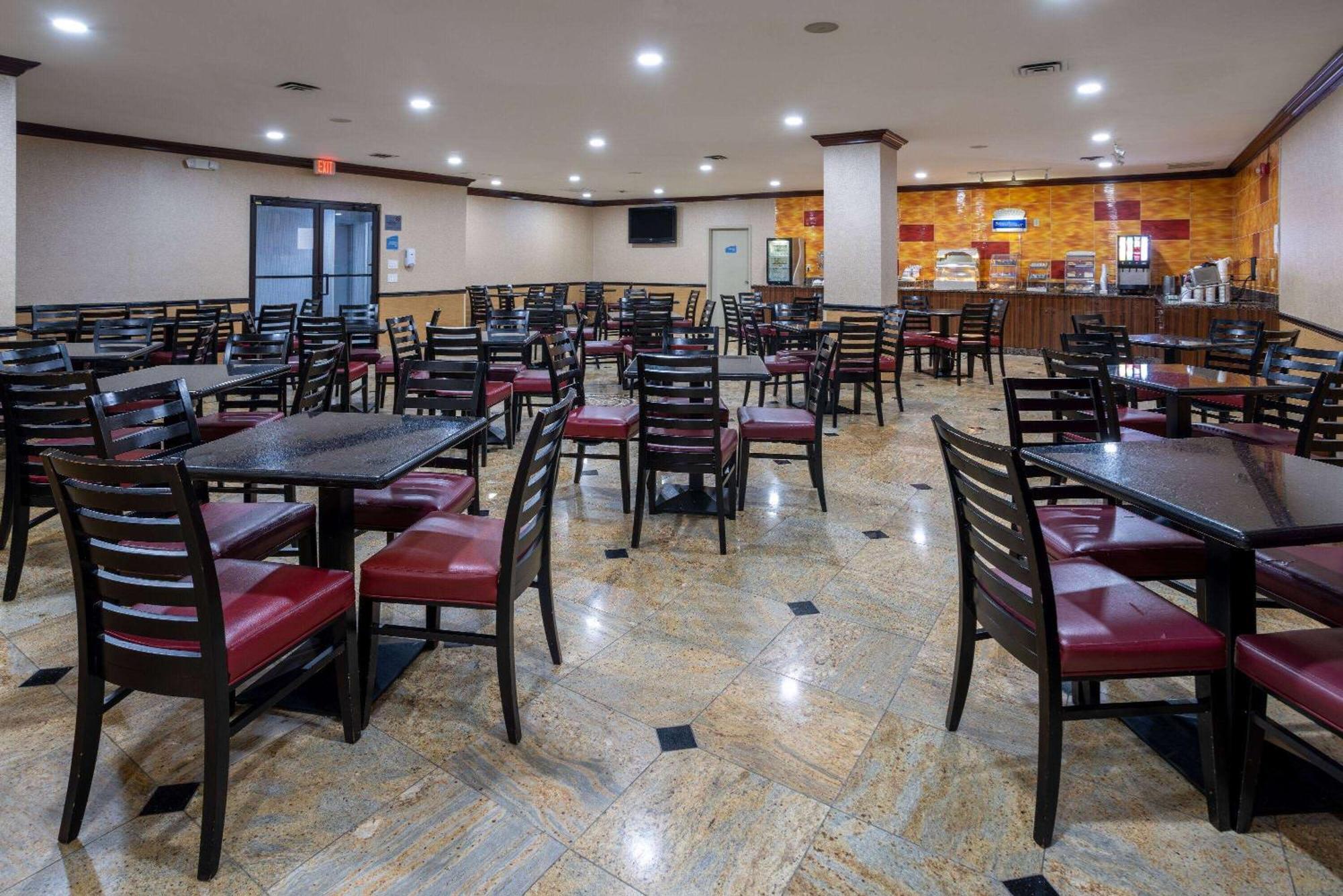 Days Hotel By Wyndham נורת' ברגן מראה חיצוני תמונה