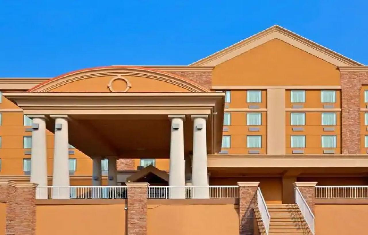 Days Hotel By Wyndham נורת' ברגן מראה חיצוני תמונה