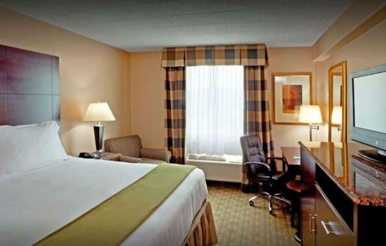 Days Hotel By Wyndham נורת' ברגן מראה חיצוני תמונה